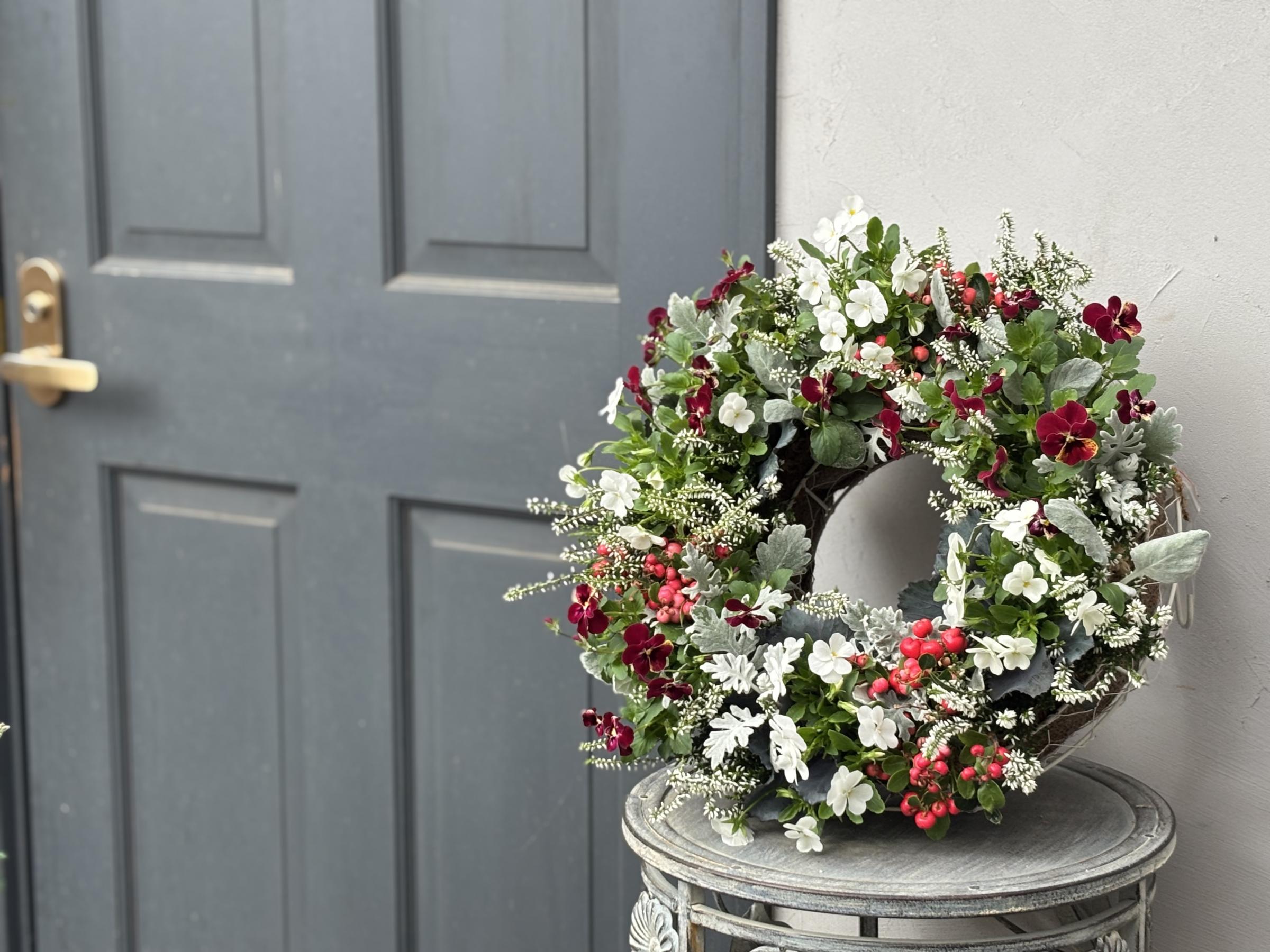 ギャザリングのリースで彩り　育てながら楽しむリース