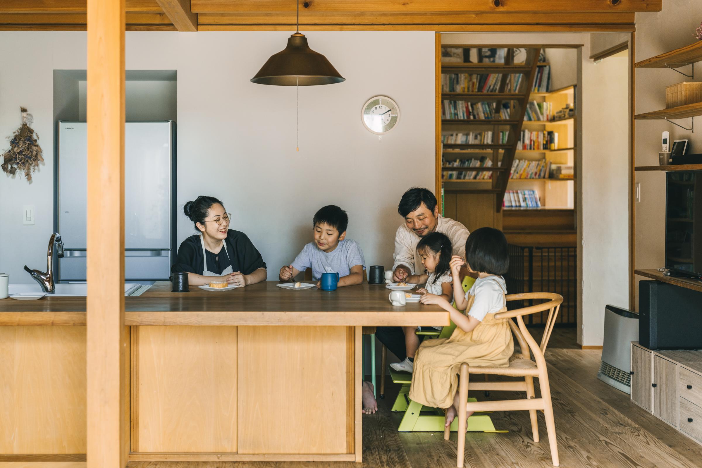 富士山を望む現代町家　家族の絆 深まる住まい