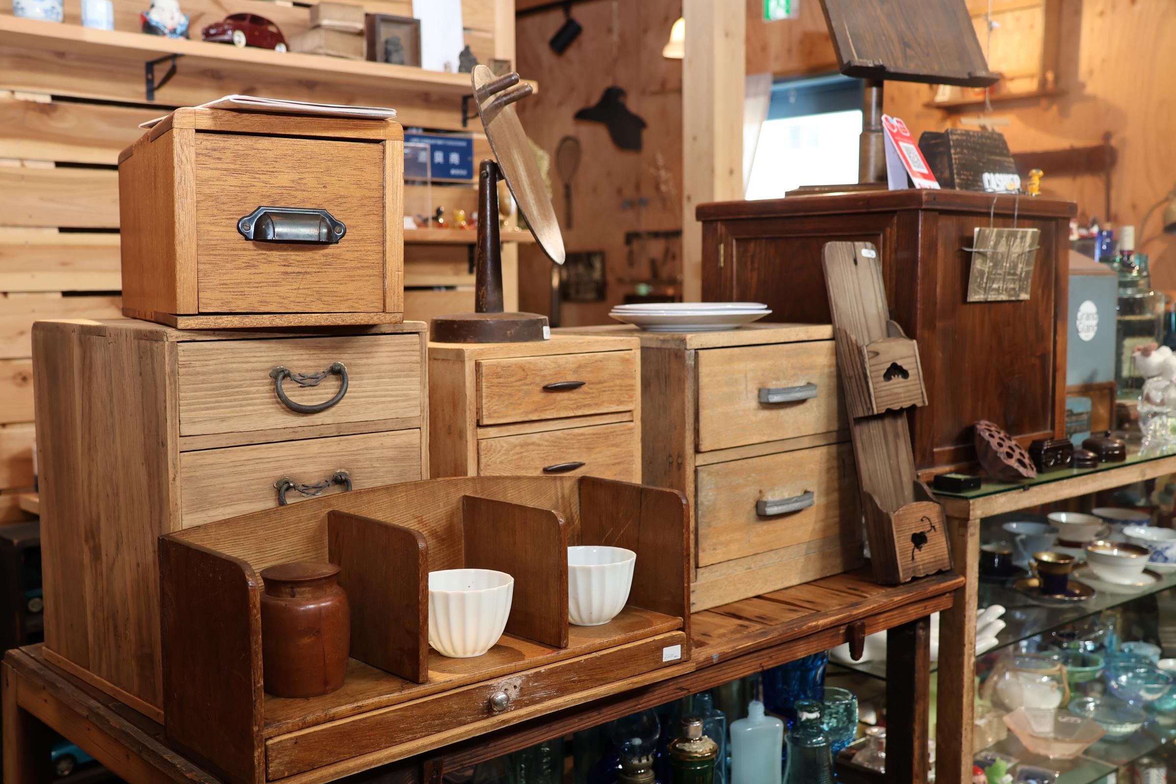 【グラングランアンティークス】山梨県内の古家具、古道具店を紹介