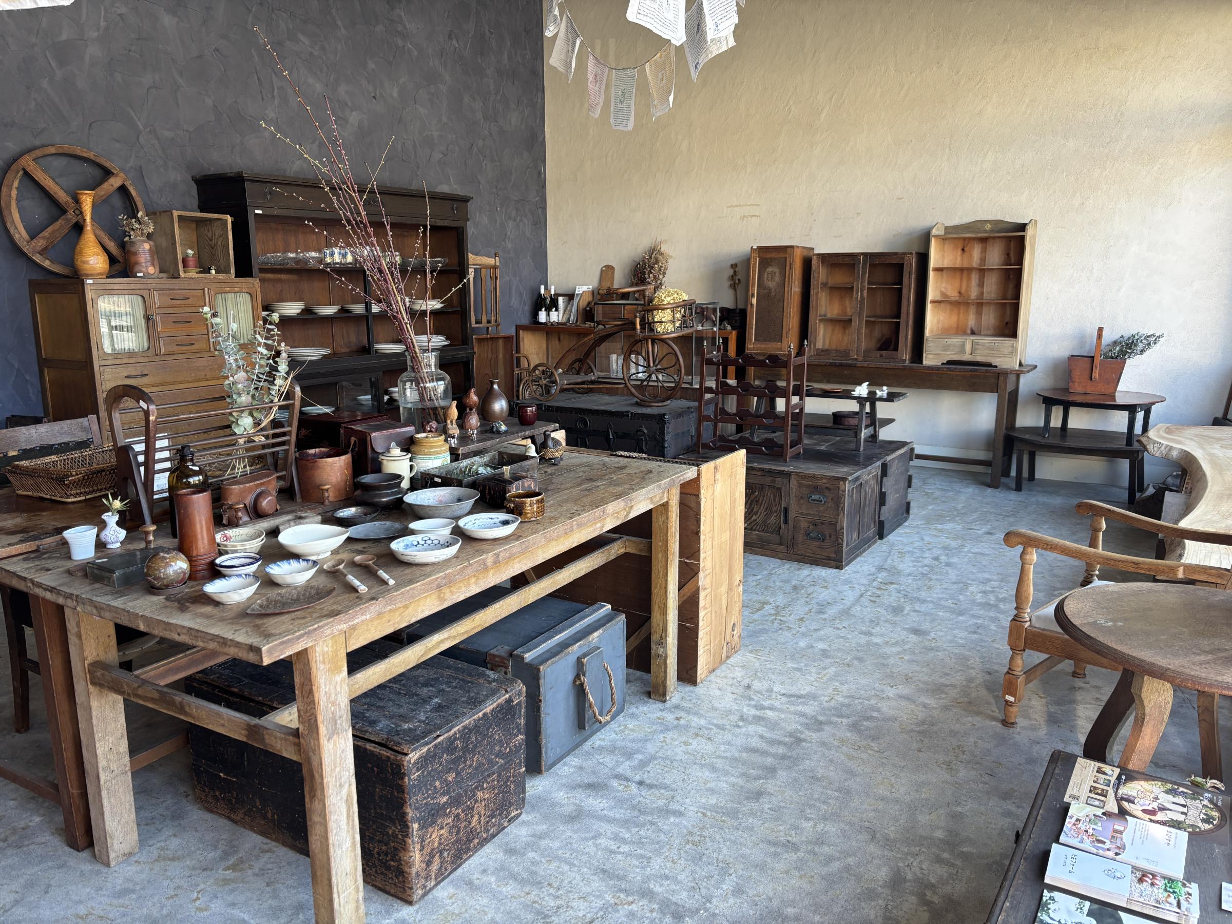 【ポートレイルファニチャー】山梨県内の古家具、古道具店を紹介